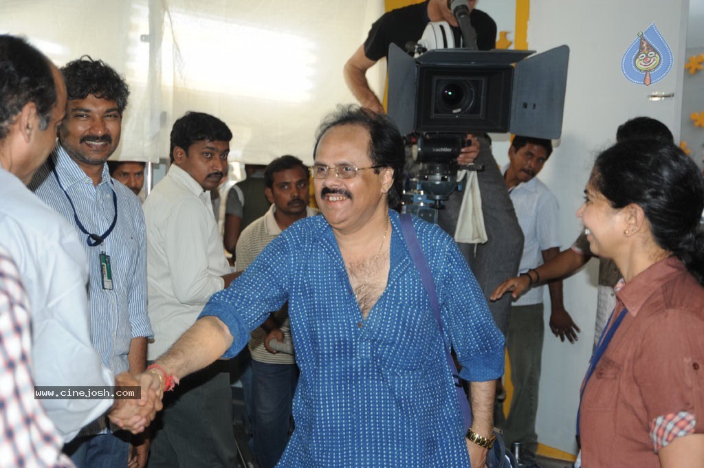 Naan Ee Tamil Movie Stills - 7 / 9 photos