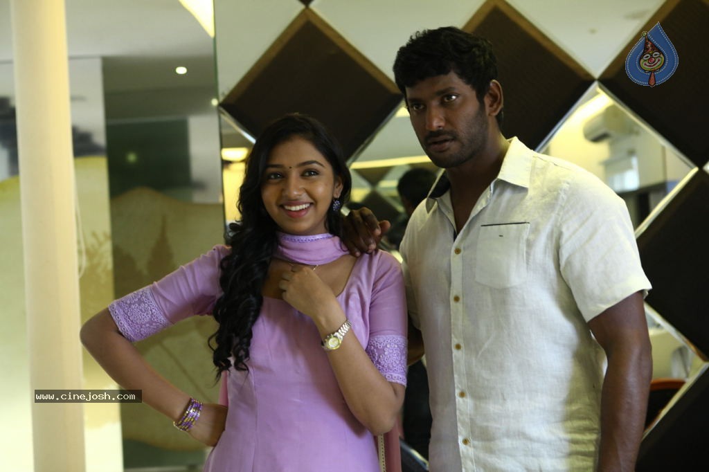 Naan Sigappu Manithan Tamil Movie New Stills - 12 / 33 photos