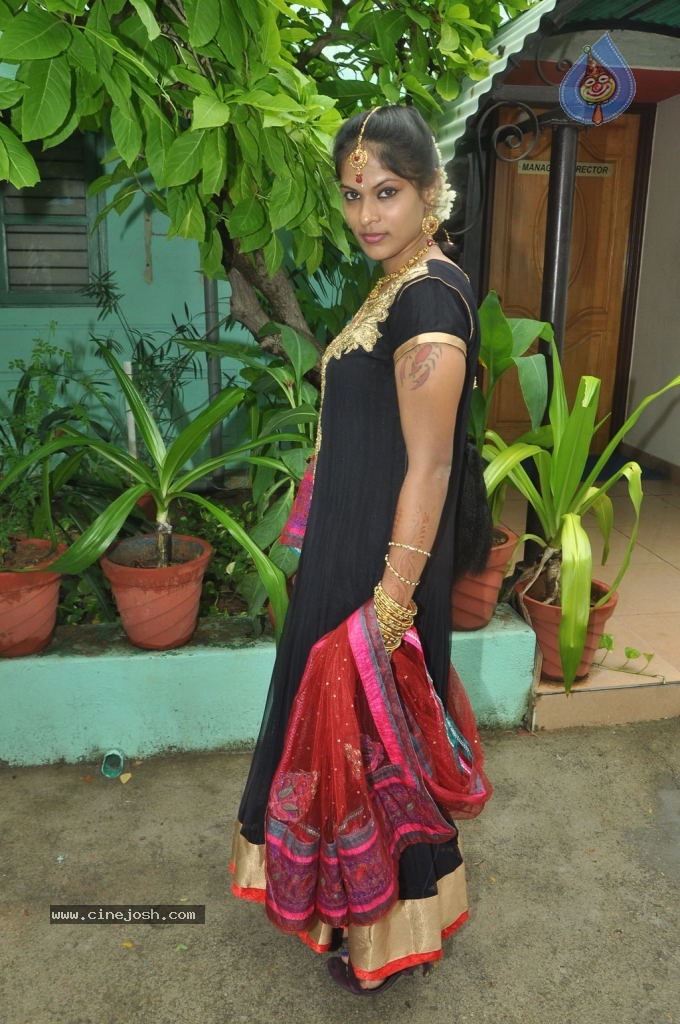Naangaam Tamilan Tamil Movie Hot Stills - 46 / 78 photos