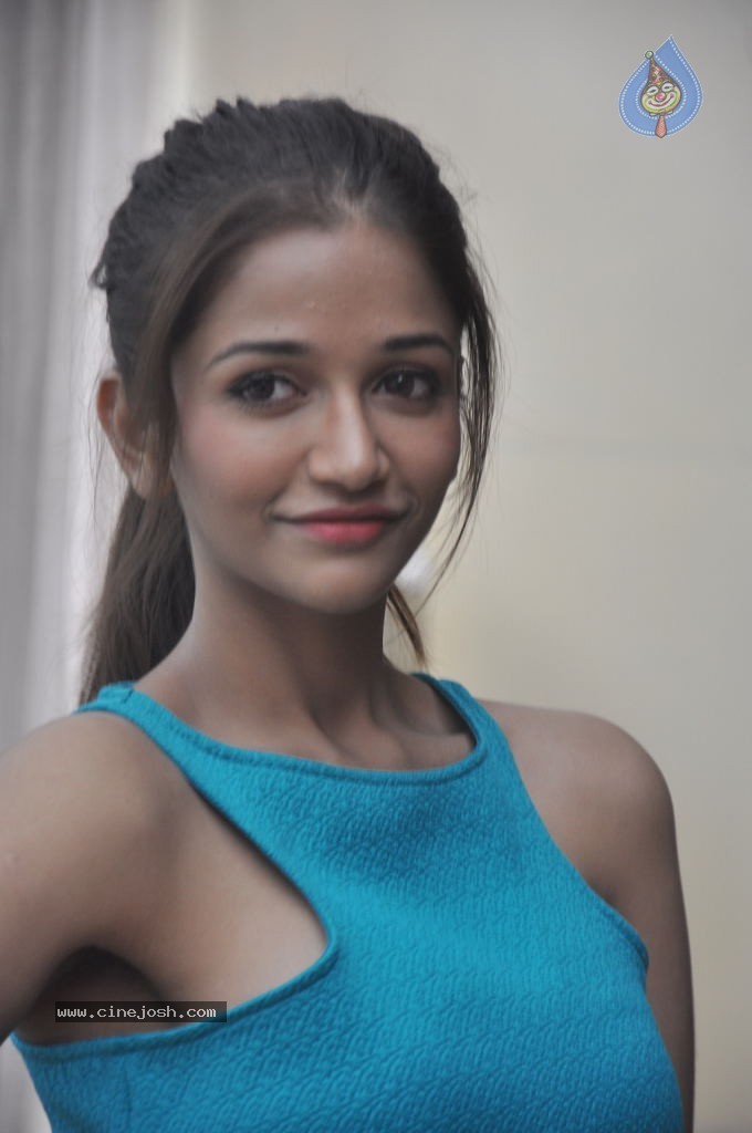 Naanthan Da Tamil Movie Hot Stills - 9 / 63 photos