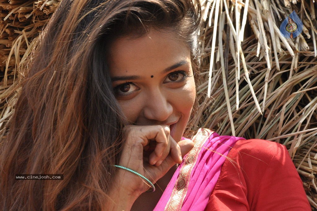 Naanthan Da Tamil Movie Hot Stills - 13 / 63 photos