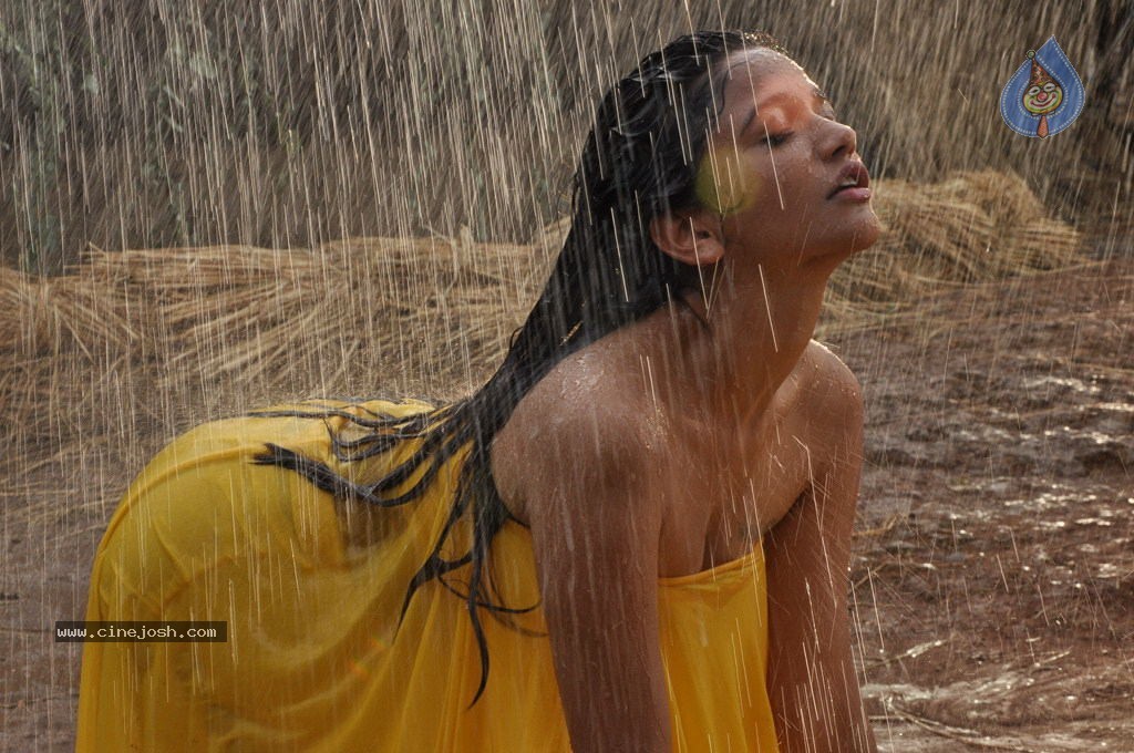 Naanthan Da Tamil Movie Hot Stills - 36 / 63 photos