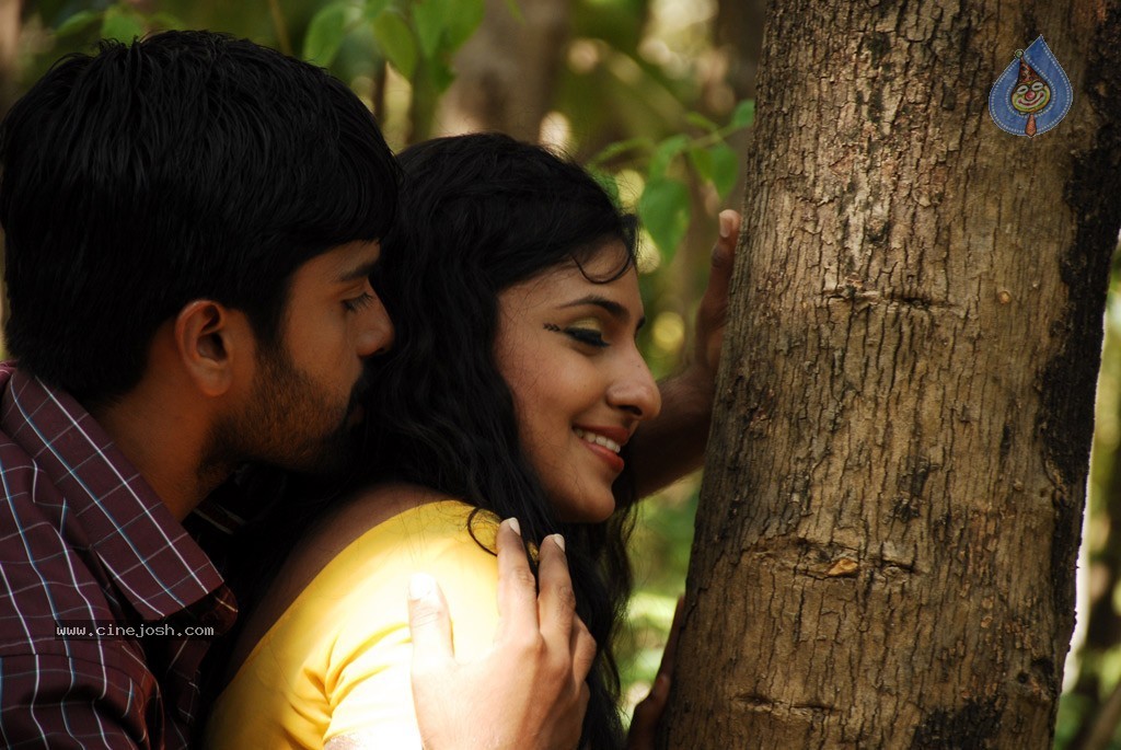 Nadhigal Nanaivathillai Tamil Movie Stills - 7 / 73 photos
