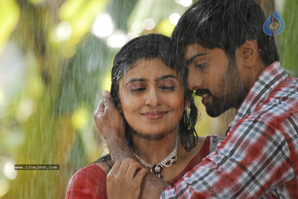 Nadhigal Nanaivathillai Tamil Movie Stills - 9 / 73 photos