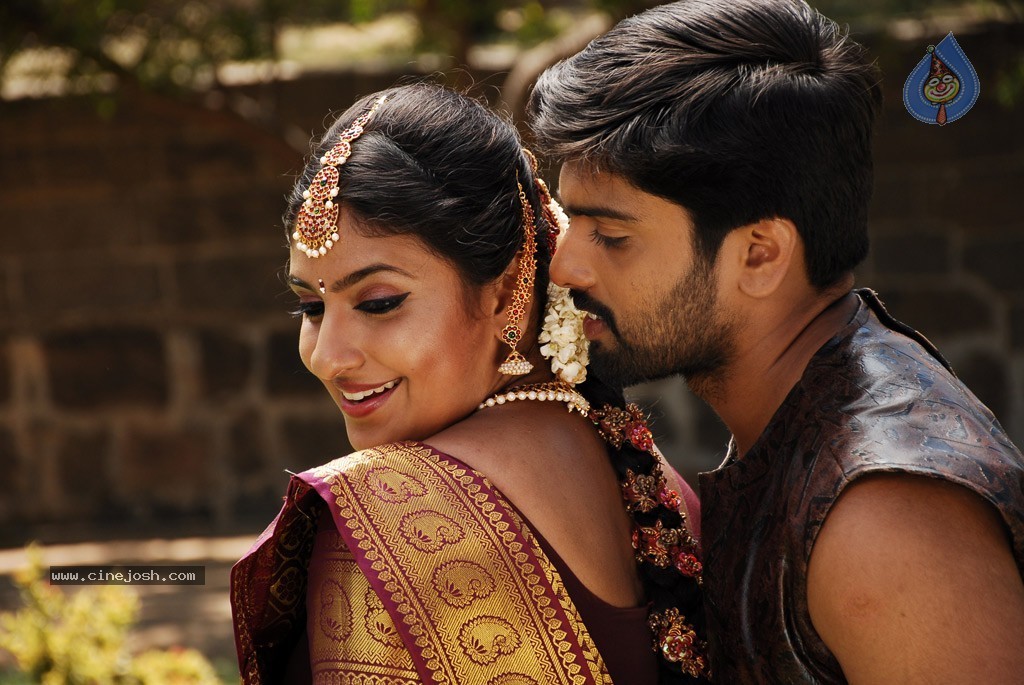 Nadhigal Nanaivathillai Tamil Movie Stills - 15 / 73 photos