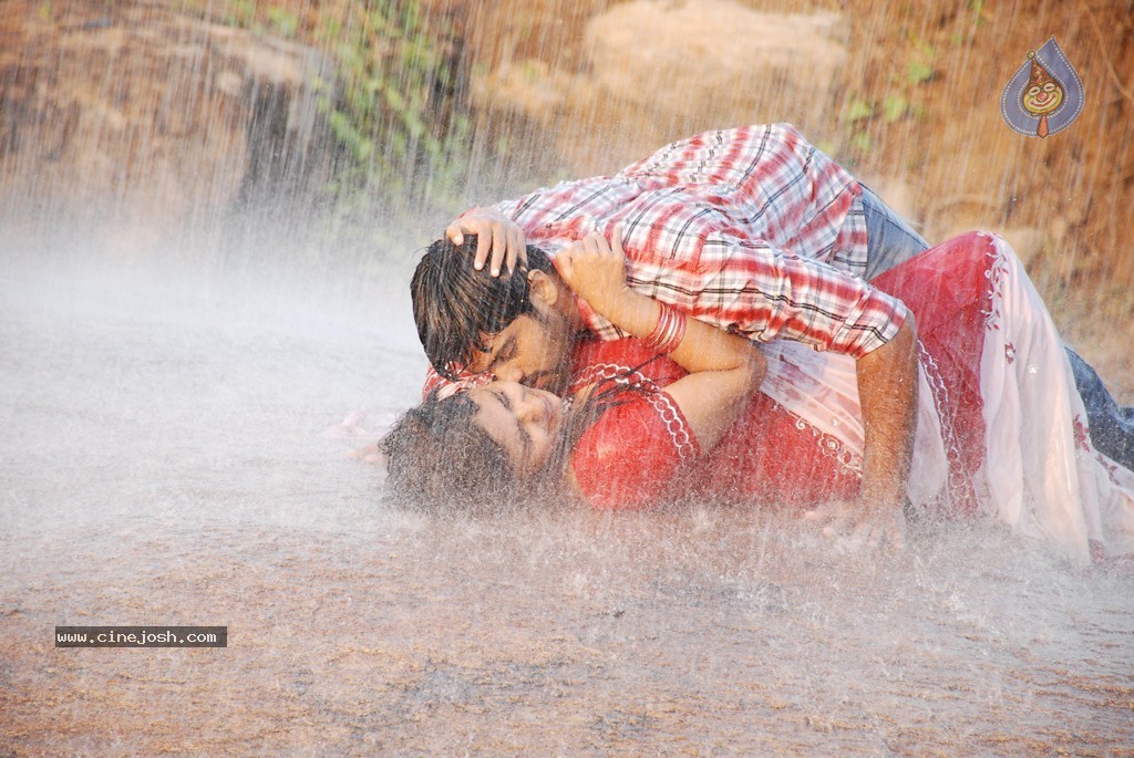 Nadhigal Nanaivathillai Tamil Movie Stills - 20 / 73 photos