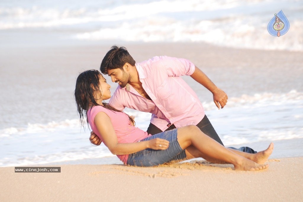 Nadhigal Nanaivathillai Tamil Movie Stills - 24 / 73 photos
