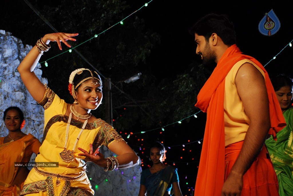 Nadhigal Nanaivathillai Tamil Movie Stills - 27 / 73 photos