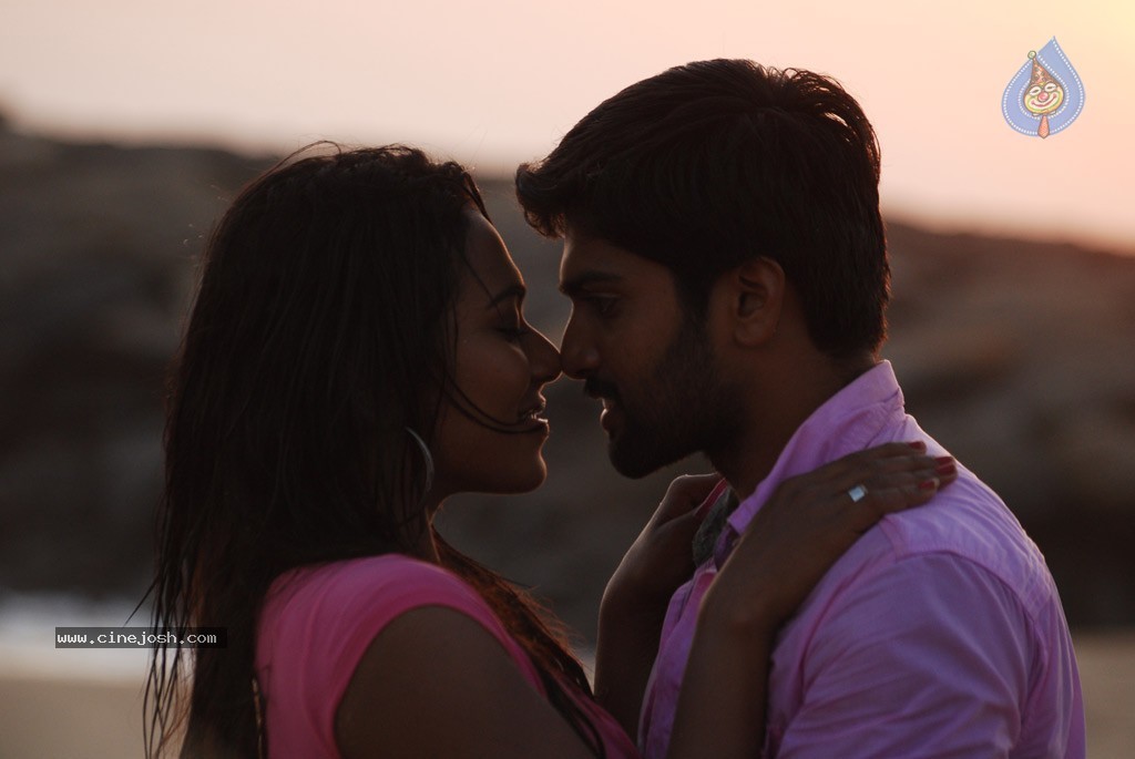 Nadhigal Nanaivathillai Tamil Movie Stills - 39 / 73 photos