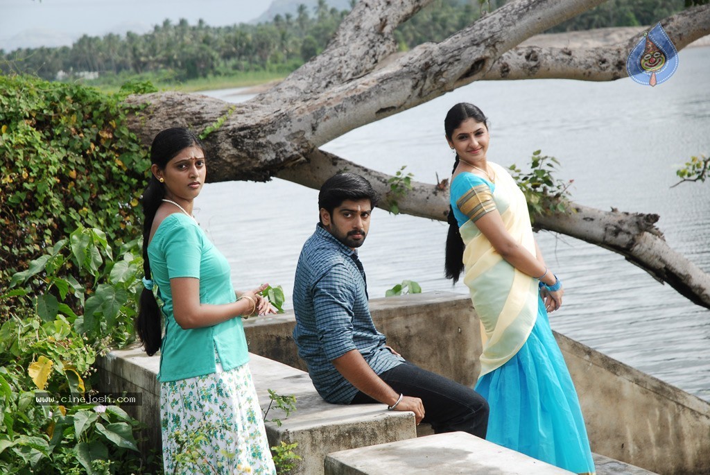 Nadhigal Nanaivathillai Tamil Movie Stills - 43 / 73 photos