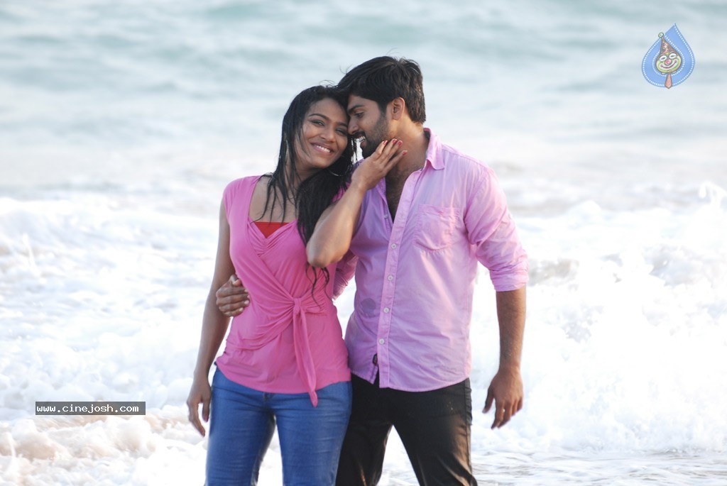 Nadhigal Nanaivathillai Tamil Movie Stills - 53 / 73 photos