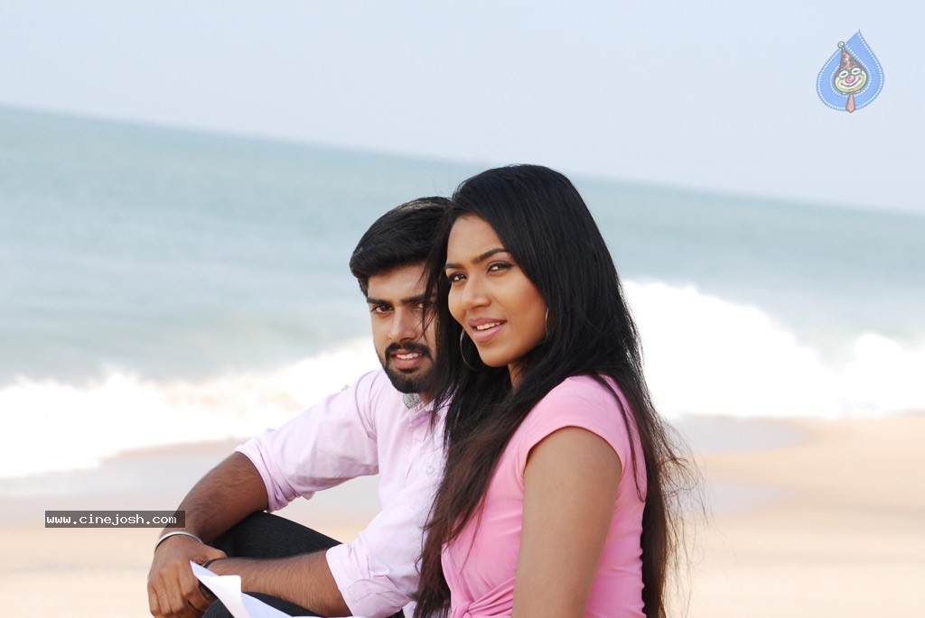 Nadhigal Nanaivathillai Tamil Movie Stills - 60 / 73 photos