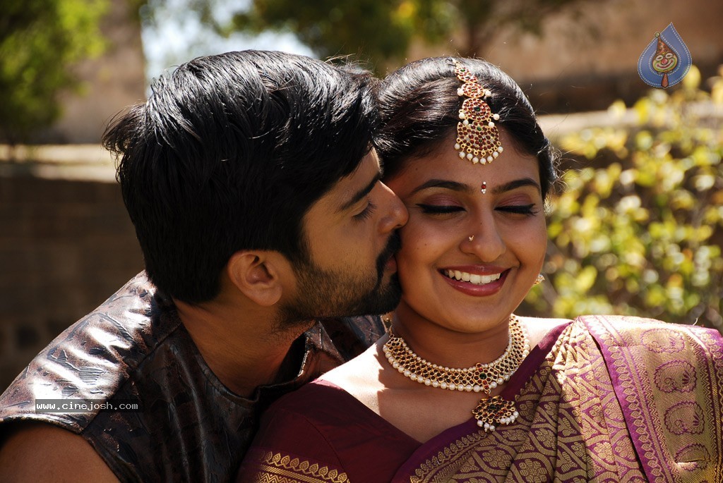 Nadhigal Nanaivathillai Tamil Movie Stills - 61 / 73 photos
