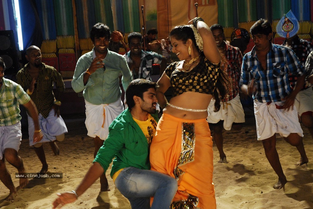 Nadhigal Nanaivathillai Tamil Movie Stills - 62 / 73 photos