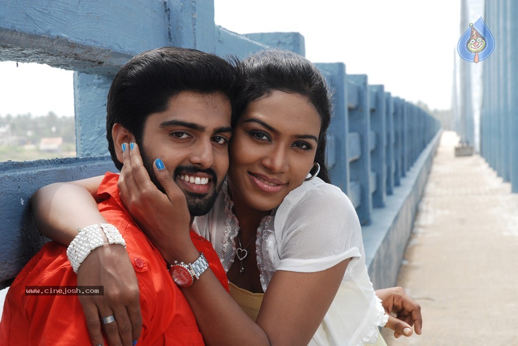 Nadhigal Nanaivathillai Tamil Movie Stills - 72 / 73 photos
