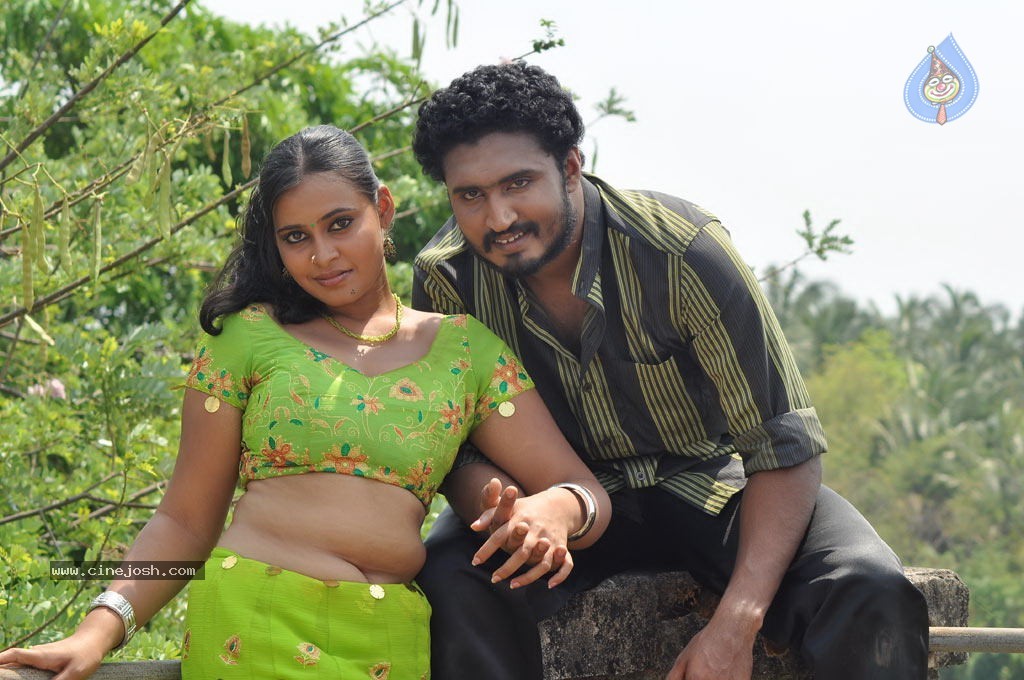 Nadodi Kkoottam Tamil Movie Hot Stills  - 3 / 31 photos