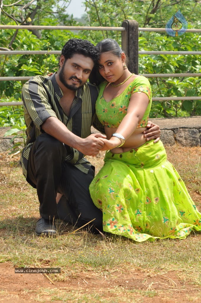 Nadodi Kkoottam Tamil Movie Hot Stills  - 25 / 31 photos