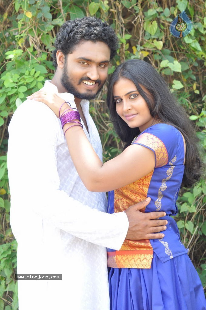 Nadodi Kkoottam Tamil Movie Hot Stills  - 27 / 31 photos