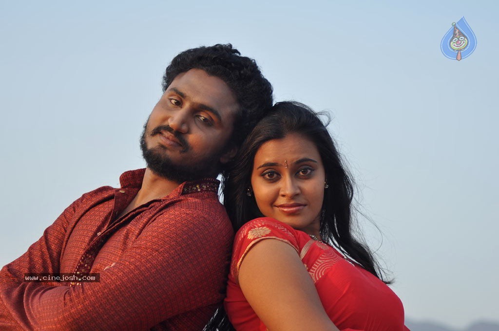 Nadodi Kkoottam Tamil Movie Hot Stills  - 30 / 31 photos