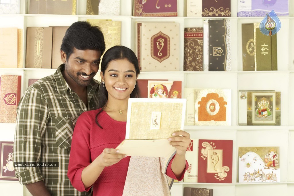 Naduvula Konjam Pakkatha Kaanom Tamil Movie Stills - 2 / 26 photos