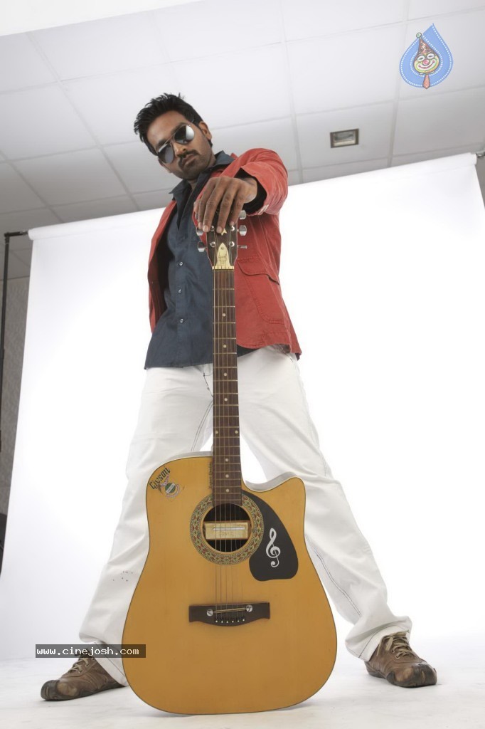 Naduvula Konjam Pakkatha Kaanom Tamil Movie Stills - 3 / 26 photos