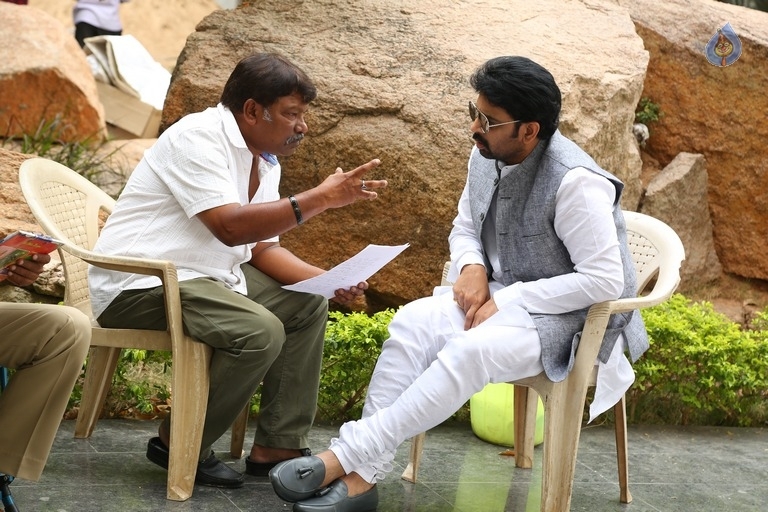 Nakshatram Movie Working Stills - 6 / 15 photos