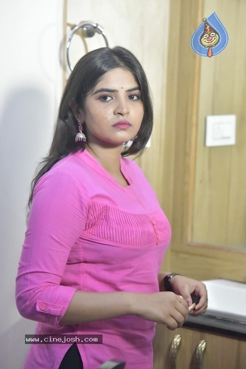 Naku Edhe First Time Movie Stills - 3 / 12 photos
