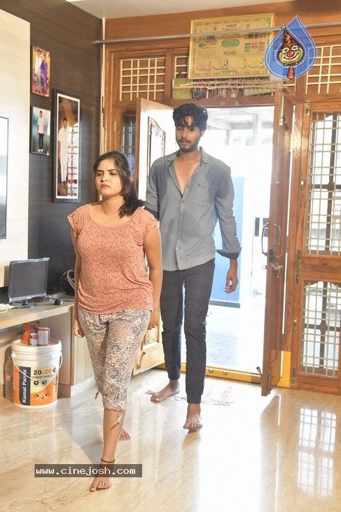 Naku Edhe First Time Movie Stills - 5 / 12 photos