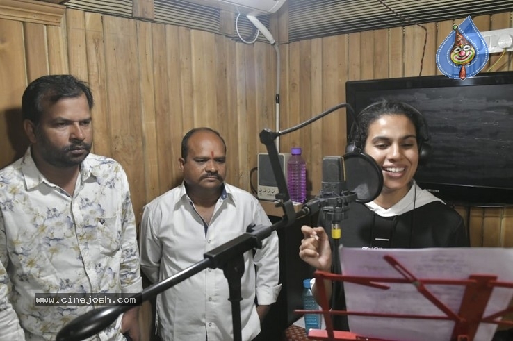 Naku Edhe First Time Movie Stills - 7 / 12 photos