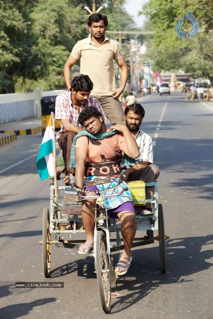 Naluguru Snehitula Katha Movie Stills - 21 / 43 photos