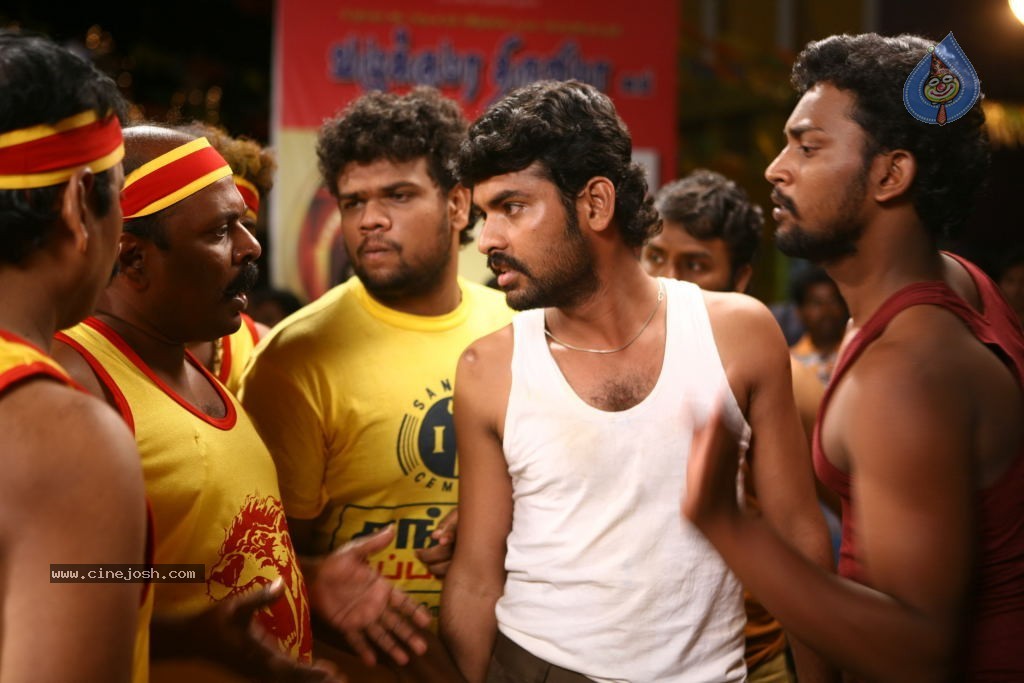 Naluguru Snehitula Katha Movie Stills - 29 / 43 photos