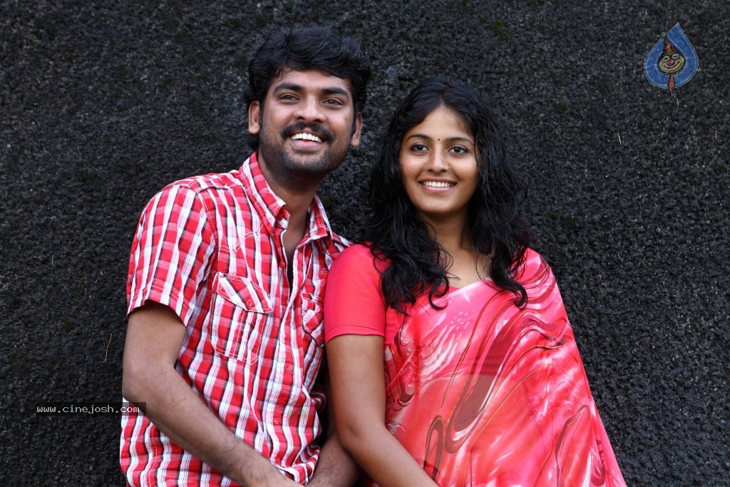 Naluguru Snehitula Katha Movie Stills - 31 / 43 photos
