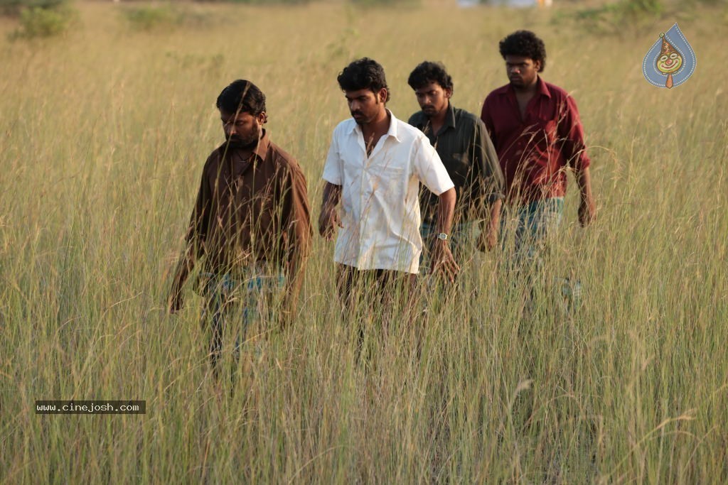 Naluguru Snehitula Katha Movie Stills - 39 / 43 photos