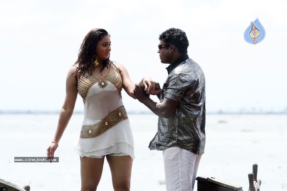 Namitha Hot Stills In Iddaru Monagallu - 144 / 195 photos