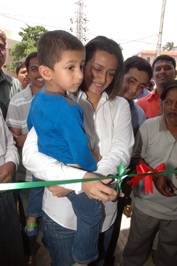 Namrata Shirodkar - 2 / 34 photos