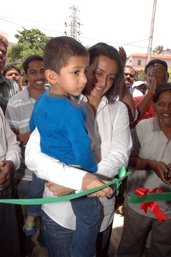 Namrata Shirodkar - 3 / 34 photos