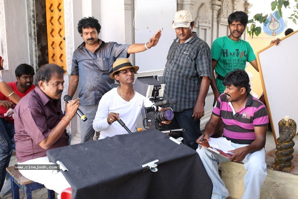 Nanbargal Narpani Mandram Movie Stills - 21 / 30 photos