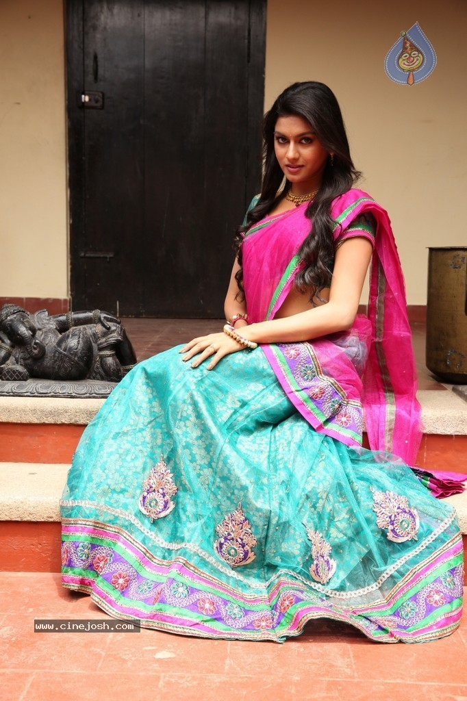 Nanbargal Narpanimanram Tamil Movie Stills - 3 / 17 photos