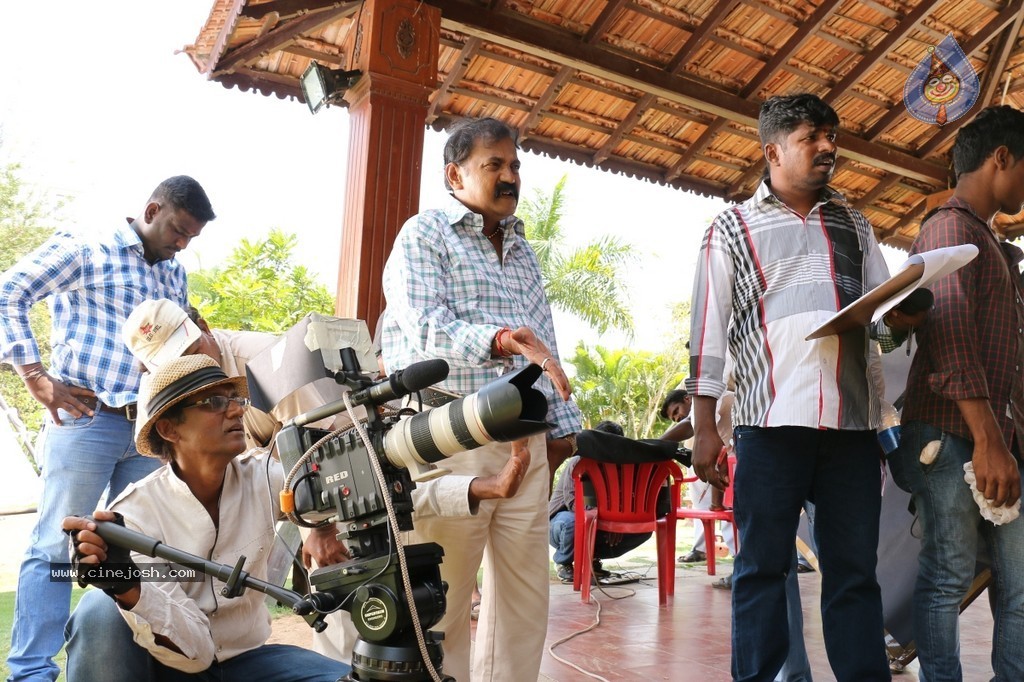 Nanbargal Narpanimanram Tamil Movie Stills - 5 / 17 photos