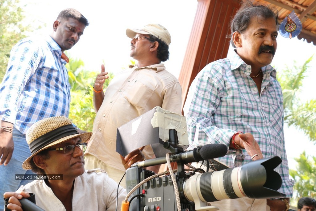 Nanbargal Narpanimanram Tamil Movie Stills - 12 / 17 photos