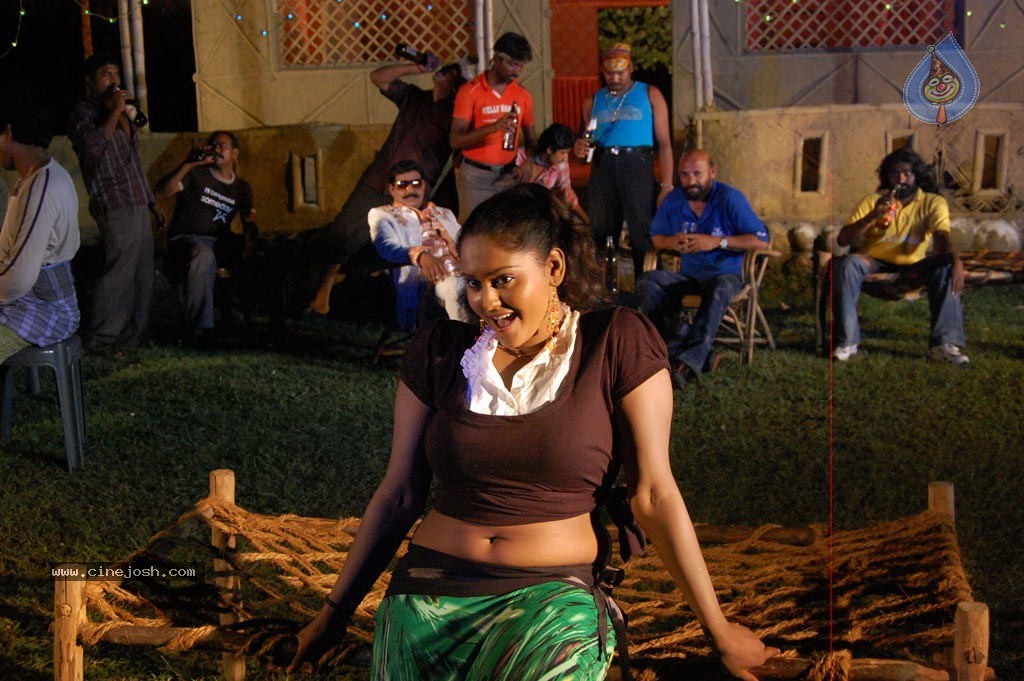 Nandhavana Kiliye Tamil Movie Stills - 26 / 44 photos