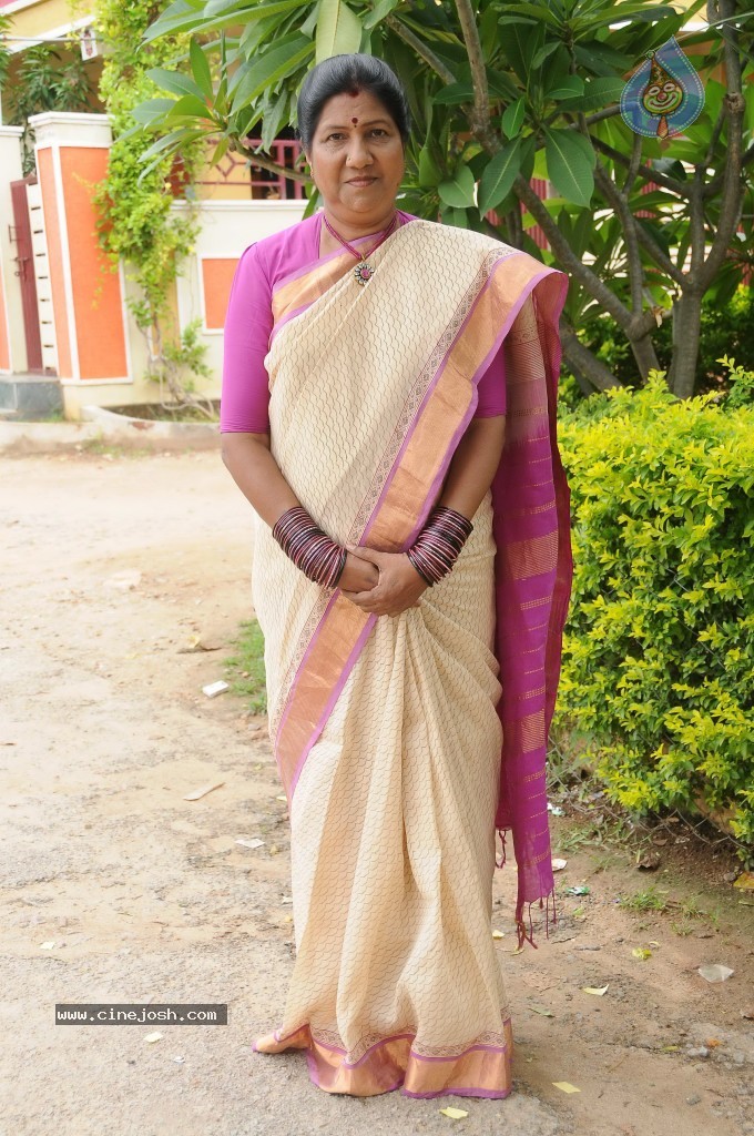 Nannapaneni Rajakumari Stills in Vijetha Movie - 24 / 27 photos