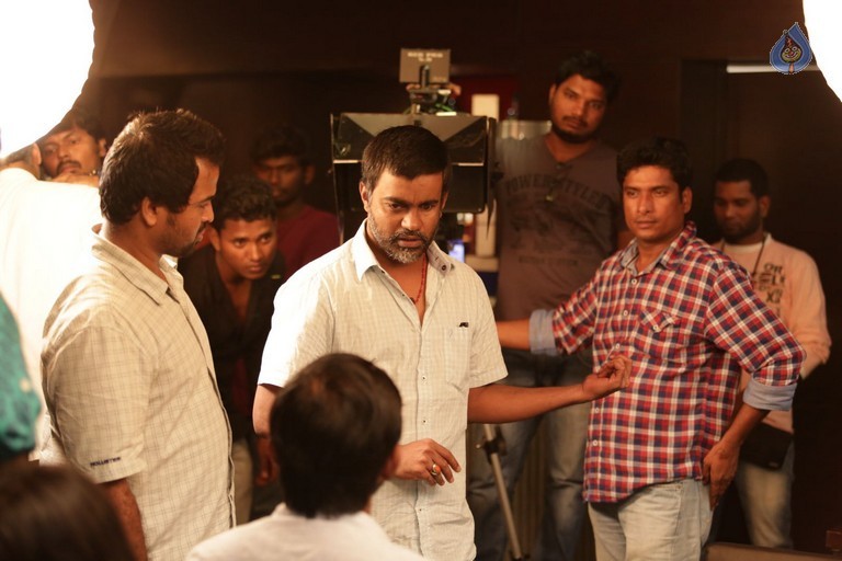Nannu Vadili Neevu Polevule Photos and Posters - 23 / 73 photos