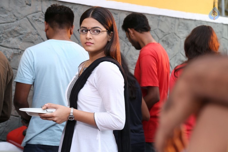 Nannu Vadili Neevu Polevule Photos and Posters - 53 / 73 photos