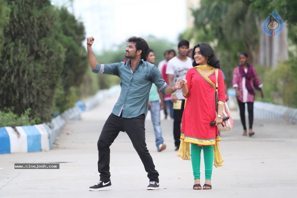 Naveena Saraswathi Sabatham Tamil Movie Stills - 12 / 59 photos