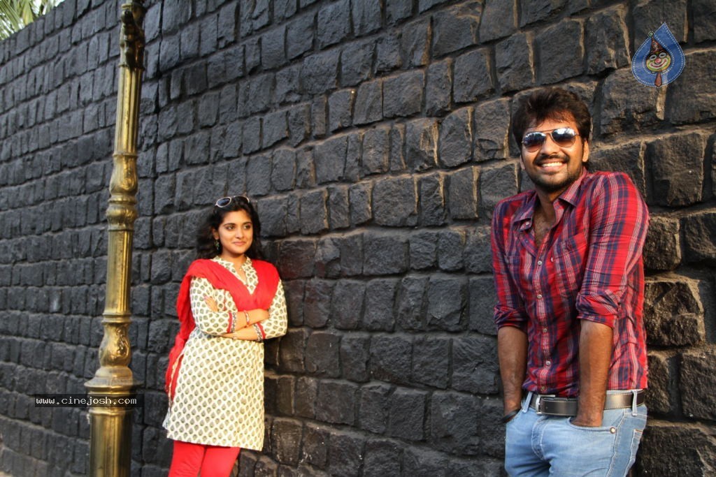 Naveena Saraswathi Sabatham Tamil Movie Stills - 19 / 59 photos