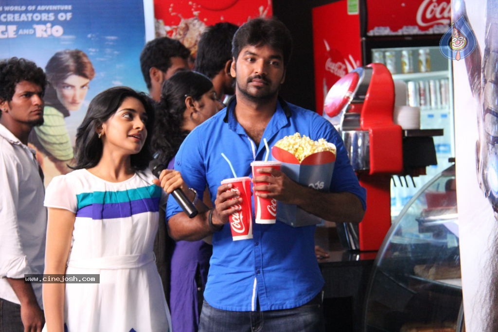 Naveena Saraswathi Sabatham Tamil Movie Stills - 25 / 59 photos