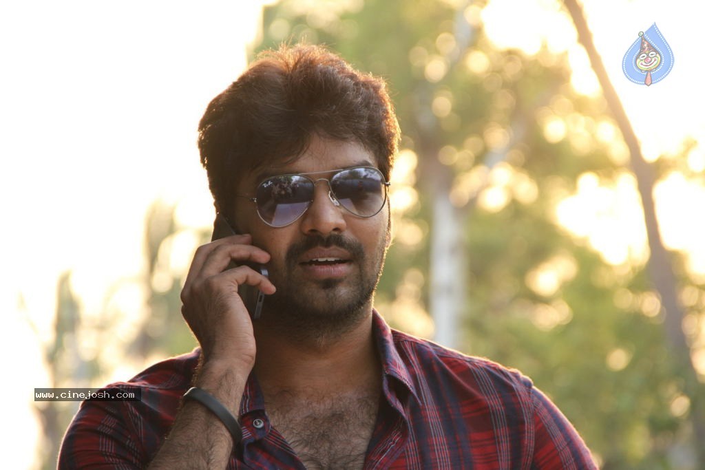 Naveena Saraswathi Sabatham Tamil Movie Stills - 35 / 59 photos