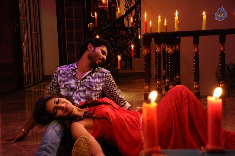Nee Enna Maayam Seithai Tamil Film Photos - 2 / 38 photos