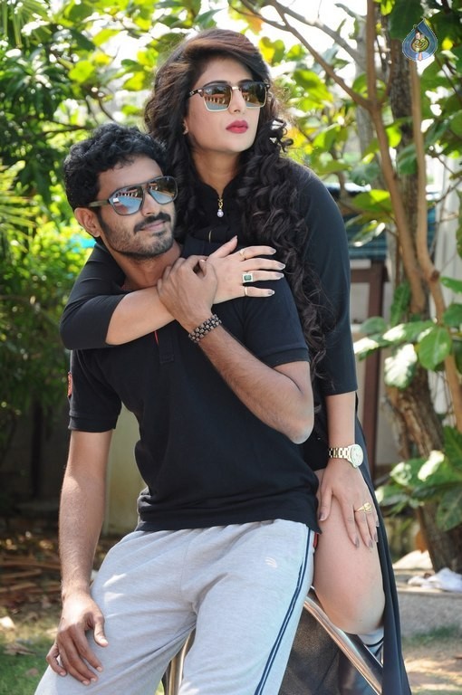 Nee Enna Maayam Seithai Tamil Film Photos - 30 / 38 photos